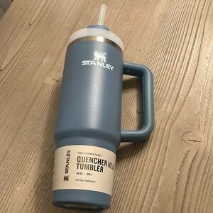 NWT Stanley The flow state 30 oz. Quencher H2.0 Tumbler Water Bottle Brand New
